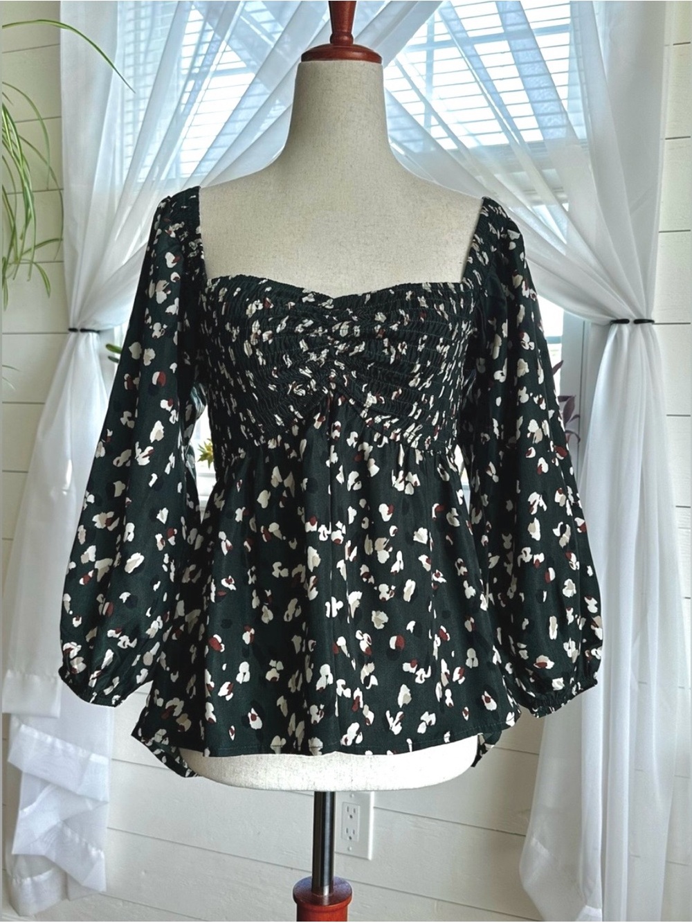 BaeVely Forest Green Smocked Peasant Blouse Puff Sleeve Size S
